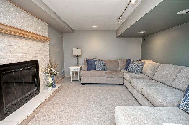 2516 Creekedge Dr, Churchill Boro, PA 15235