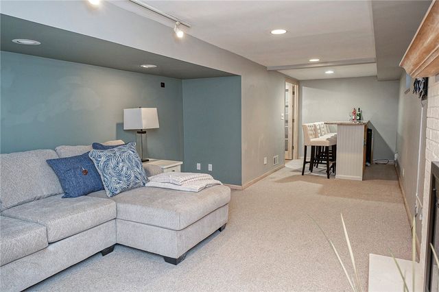 2516 Creekedge Dr, Churchill Boro, PA 15235