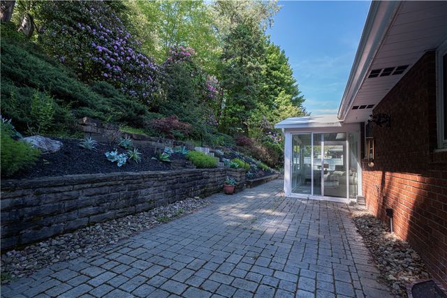 2516 Creekedge Dr, Churchill Boro, PA 15235