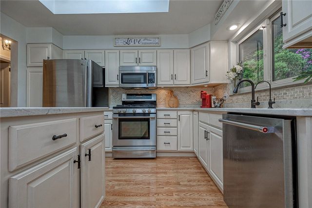 2516 Creekedge Dr, Churchill Boro, PA 15235
