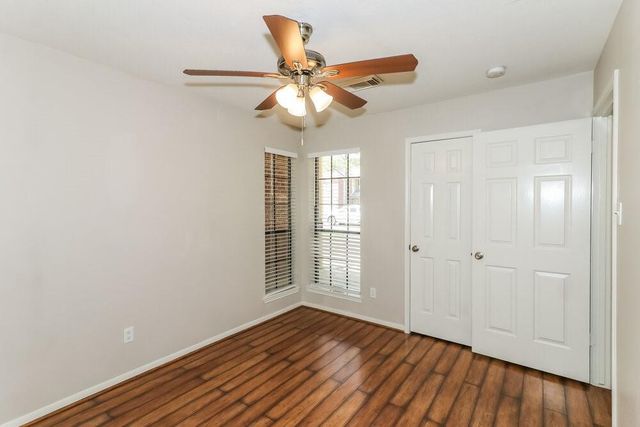 2203 St James Place, Pearland, TX 77581