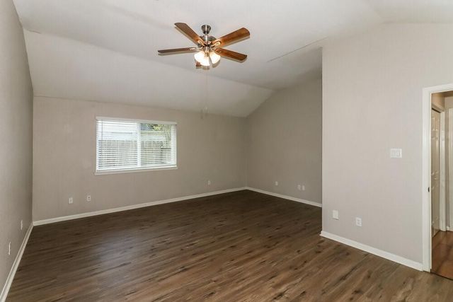 2203 St James Place, Pearland, TX 77581