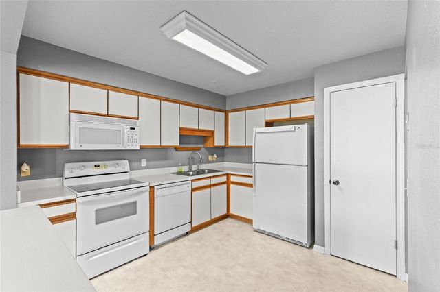 5273 TUNBRIDGE WELLS LANE 1601, Orlando, FL 32812