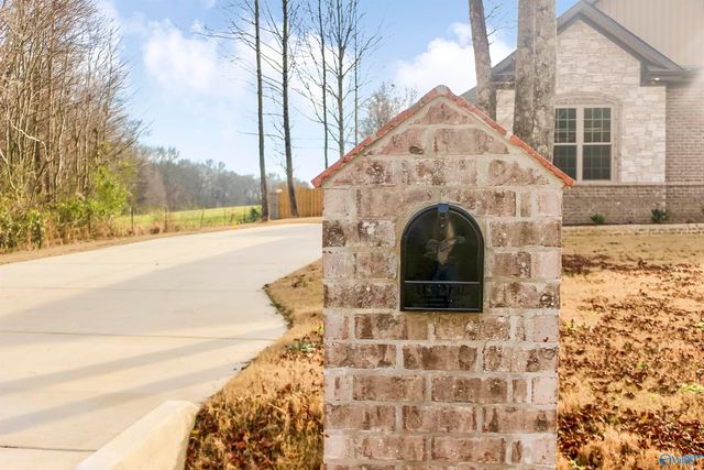 26390 Drawbaugh Road, Athens, AL 35613