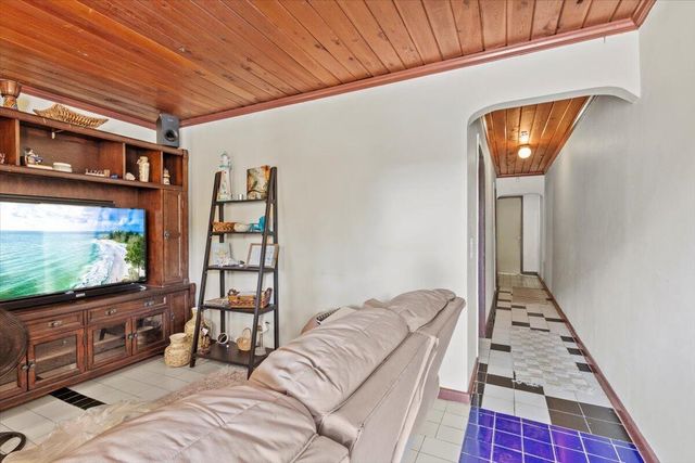 1504 N Sapodilla Avenue, West Palm Beach, FL 33401