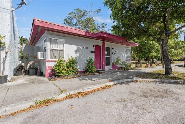 1504 N Sapodilla Avenue, West Palm Beach, FL 33401
