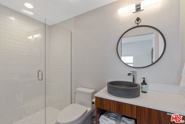 611 N Bronson Avenue 6, Los Angeles, CA 90004