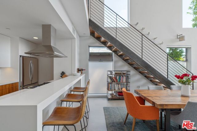 611 N Bronson Avenue 6, Los Angeles, CA 90004