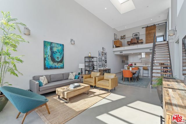 611 N Bronson Avenue 6, Los Angeles, CA 90004