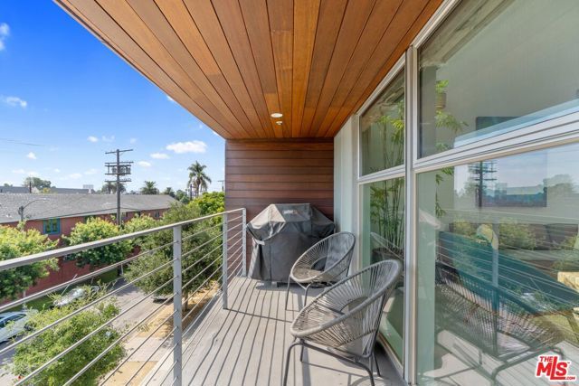 611 N Bronson Avenue 6, Los Angeles, CA 90004