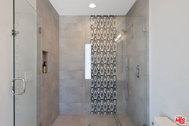 611 N Bronson Avenue 6, Los Angeles, CA 90004