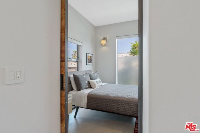 611 N Bronson Avenue 6, Los Angeles, CA 90004