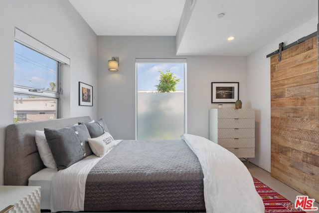 611 N Bronson Avenue 6, Los Angeles, CA 90004