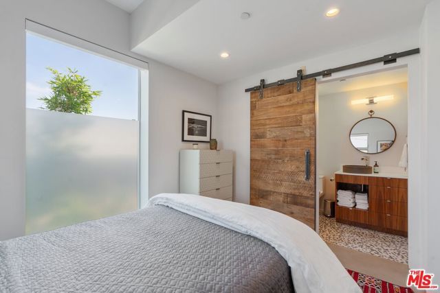 611 N Bronson Avenue 6, Los Angeles, CA 90004