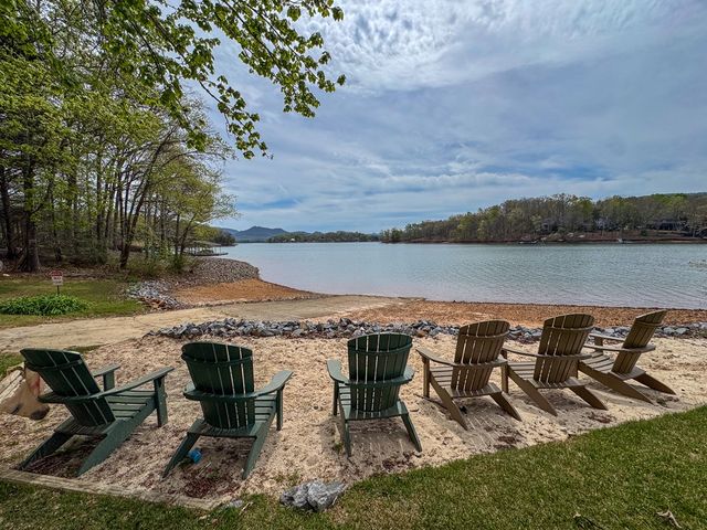 218 Lakeshore Drive, Hayesville, NC 28904