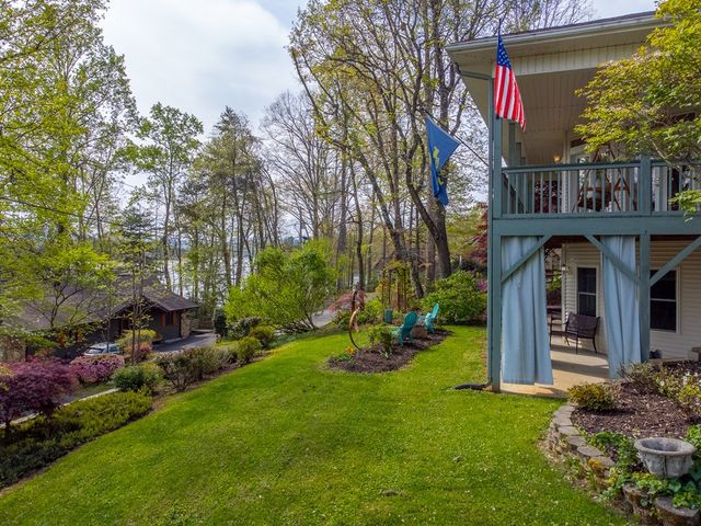 218 Lakeshore Drive, Hayesville, NC 28904
