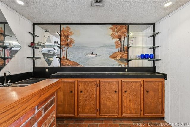 1611 N Boston Place, Tulsa, OK 74106