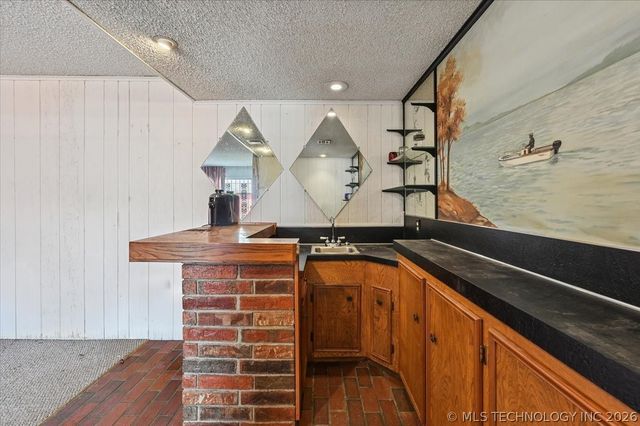 1611 N Boston Place, Tulsa, OK 74106