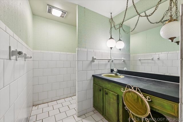 1611 N Boston Place, Tulsa, OK 74106