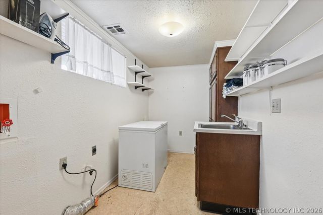 1611 N Boston Place, Tulsa, OK 74106