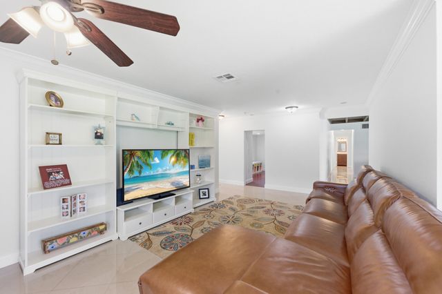 8557 Shadow Wood Boulevard, Coral Springs, FL 33071