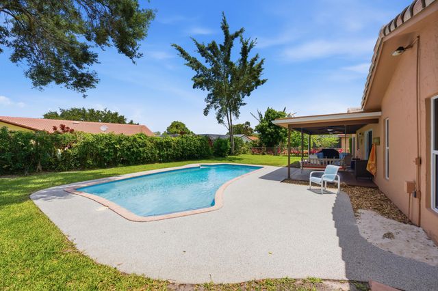8557 Shadow Wood Boulevard, Coral Springs, FL 33071