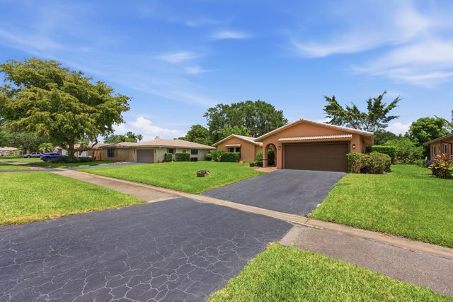8557 Shadow Wood Boulevard, Coral Springs, FL 33071