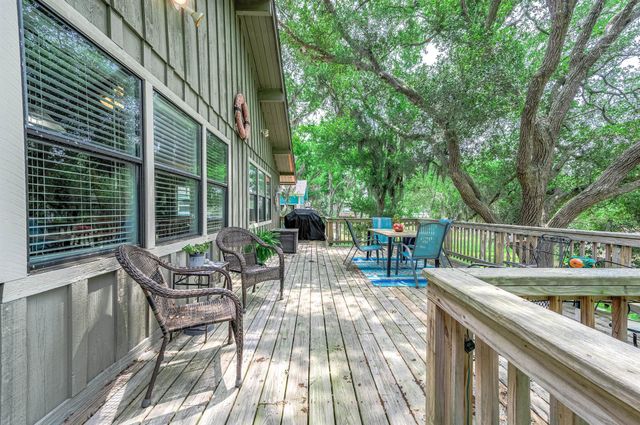 142 Private Road 652, Sargent, TX 77414
