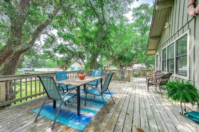 142 Private Road 652, Sargent, TX 77414