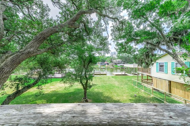 142 Private Road 652, Sargent, TX 77414