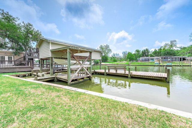 142 Private Road 652, Sargent, TX 77414