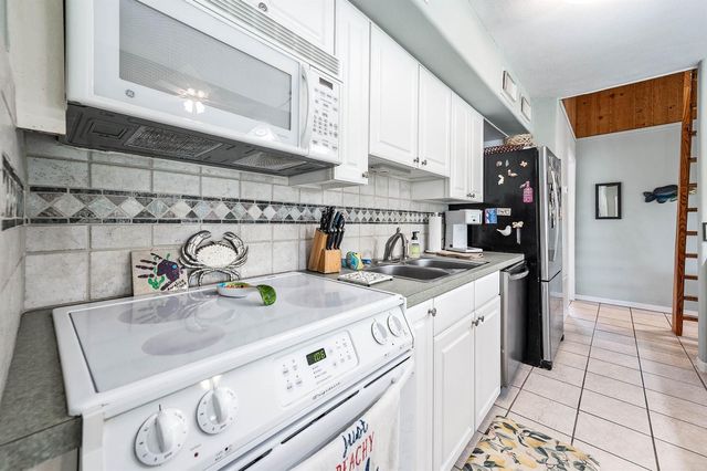 142 Private Road 652, Sargent, TX 77414