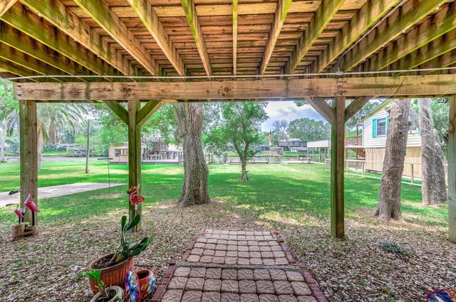 142 Private Road 652, Sargent, TX 77414