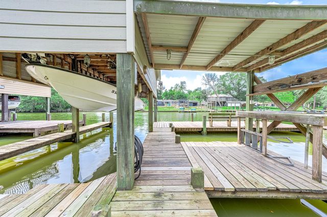 142 Private Road 652, Sargent, TX 77414