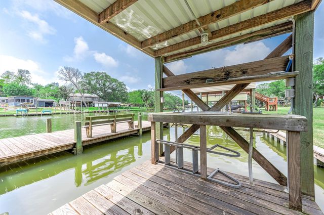 142 Private Road 652, Sargent, TX 77414