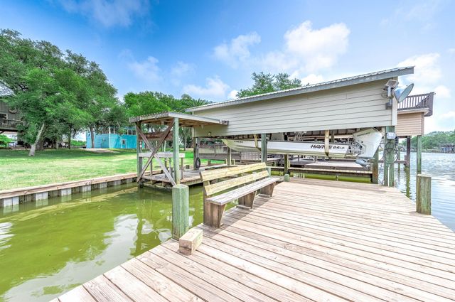 142 Private Road 652, Sargent, TX 77414