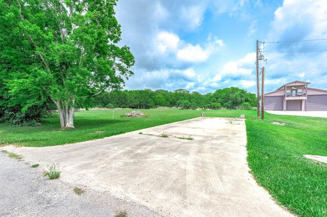 142 Private Road 652, Sargent, TX 77414