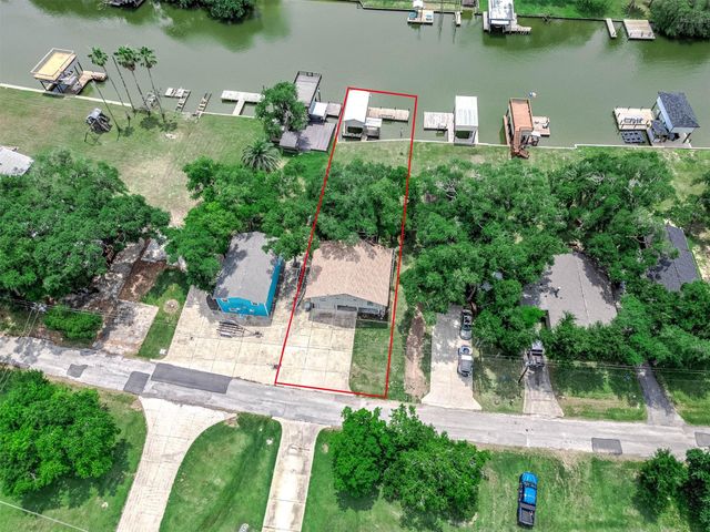 142 Private Road 652, Sargent, TX 77414