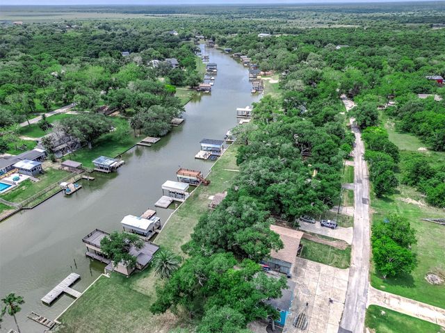 142 Private Road 652, Sargent, TX 77414
