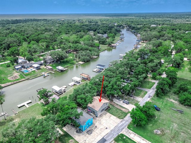 142 Private Road 652, Sargent, TX 77414
