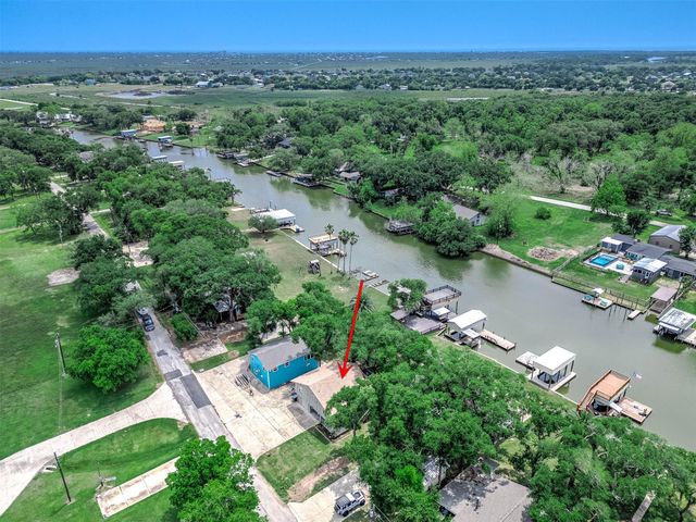142 Private Road 652, Sargent, TX 77414
