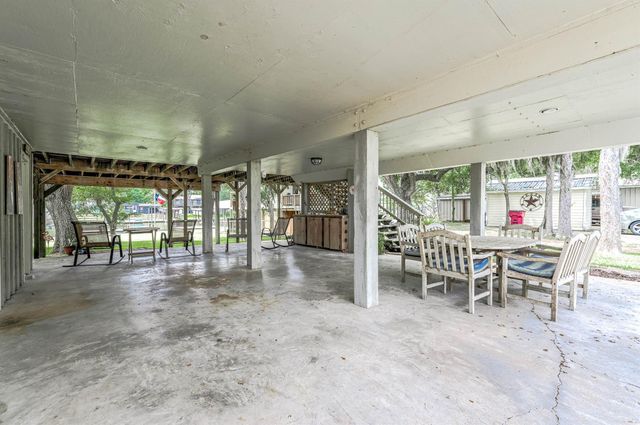 142 Private Road 652, Sargent, TX 77414