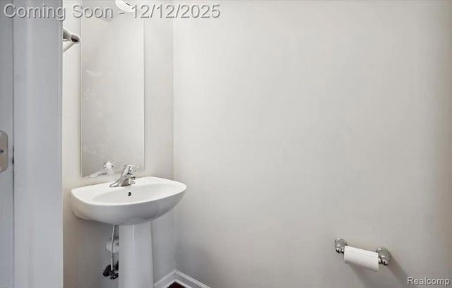 27846 Hopkins Drive, Novi, MI 48377