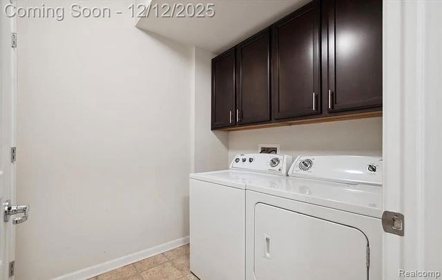 27846 Hopkins Drive, Novi, MI 48377