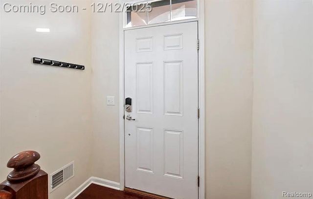 27846 Hopkins Drive, Novi, MI 48377