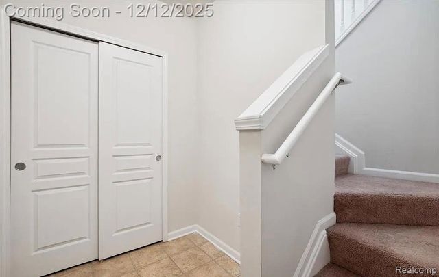 27846 Hopkins Drive, Novi, MI 48377