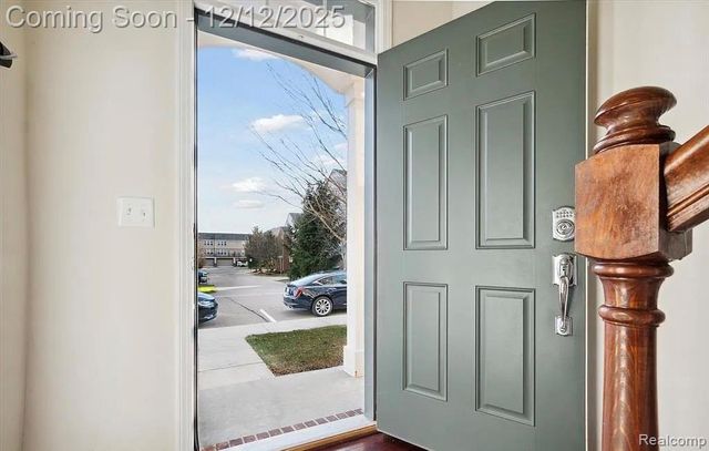 27846 Hopkins Drive, Novi, MI 48377