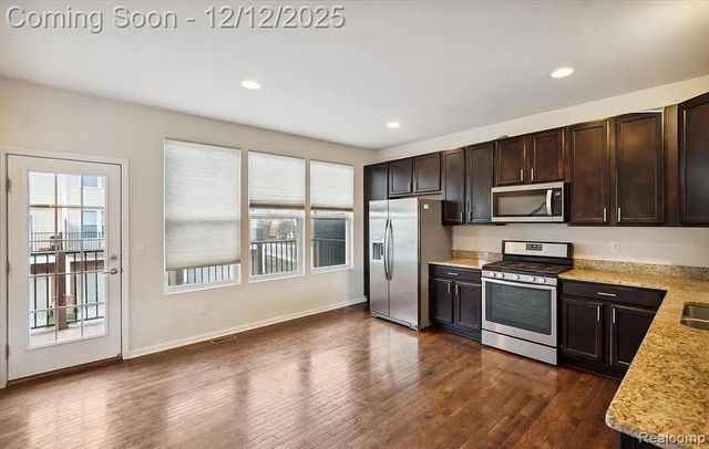 27846 Hopkins Drive, Novi, MI 48377