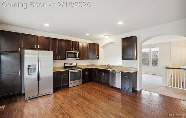 27846 Hopkins Drive, Novi, MI 48377