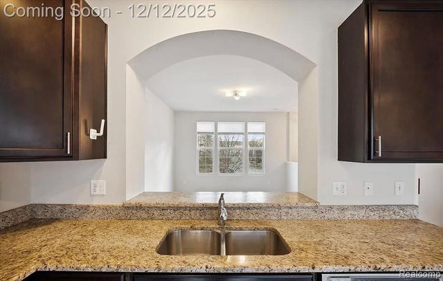 27846 Hopkins Drive, Novi, MI 48377